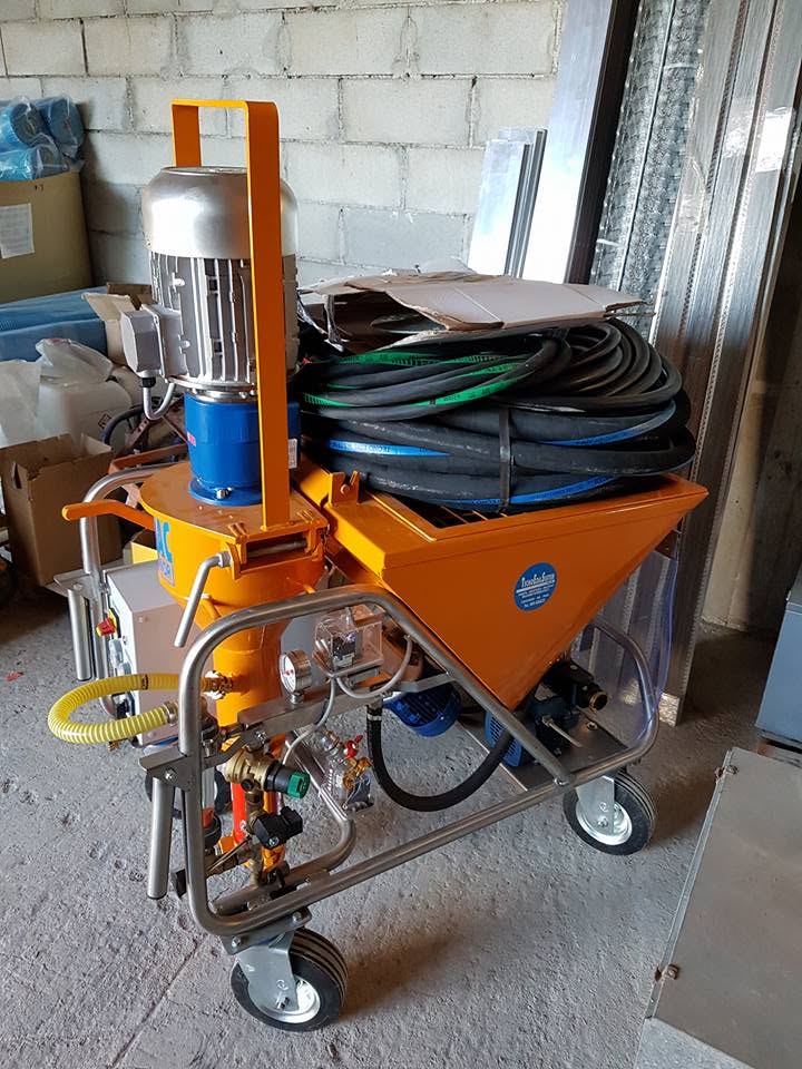 Macchina intonacatrice Mac Junior 220 pronta per il noleggio